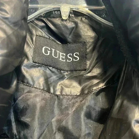 Guess black puffer coat size large. In excellent condition! - Picture 7 of 13